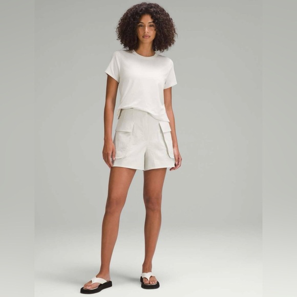 Lululemon Relaxed-Fit Super-High-Rise Cargo Short 4"  in Bone Size 4 - Picture 1 of 16